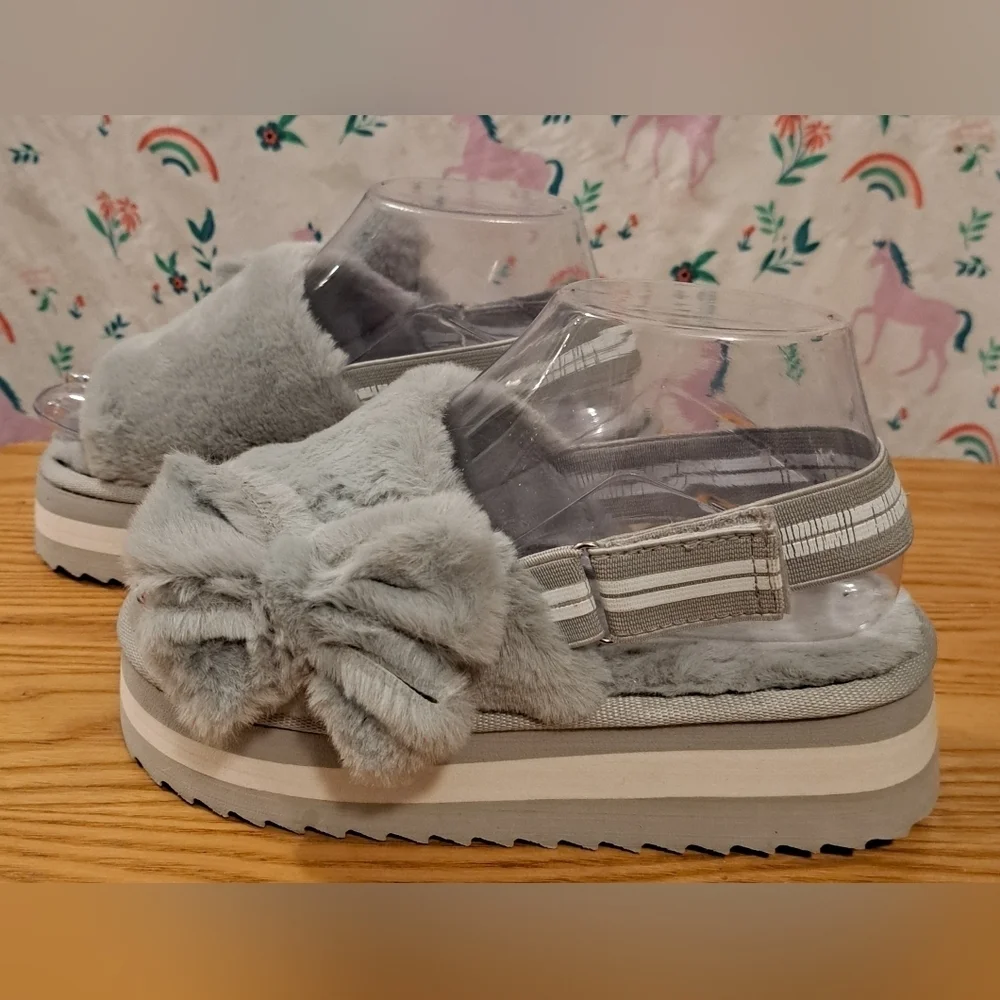 NWT Y2K Grey Fuzzy Platform Chunky Comfy Peep Toe Sandal Shoe SZ 5